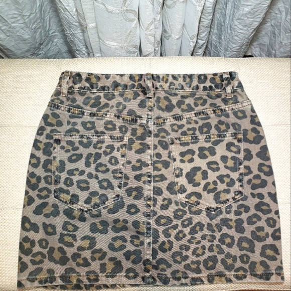 Blank Paige Leopard Mini Skirt - Picture 3 of 3